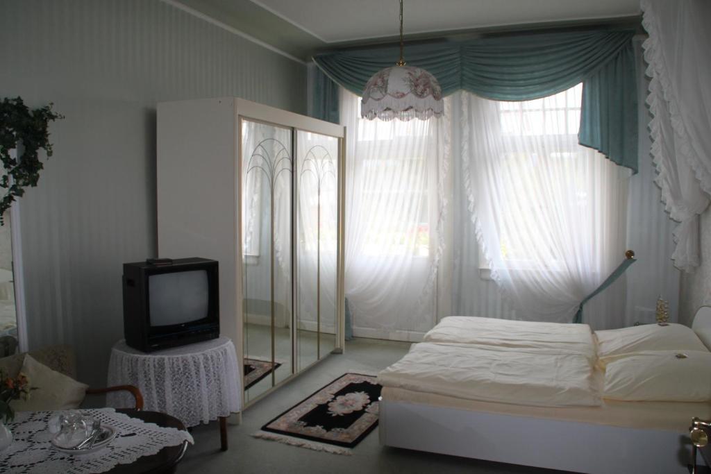 Hotel Villa Konigin Luise Bad Pyrmont Kamer foto