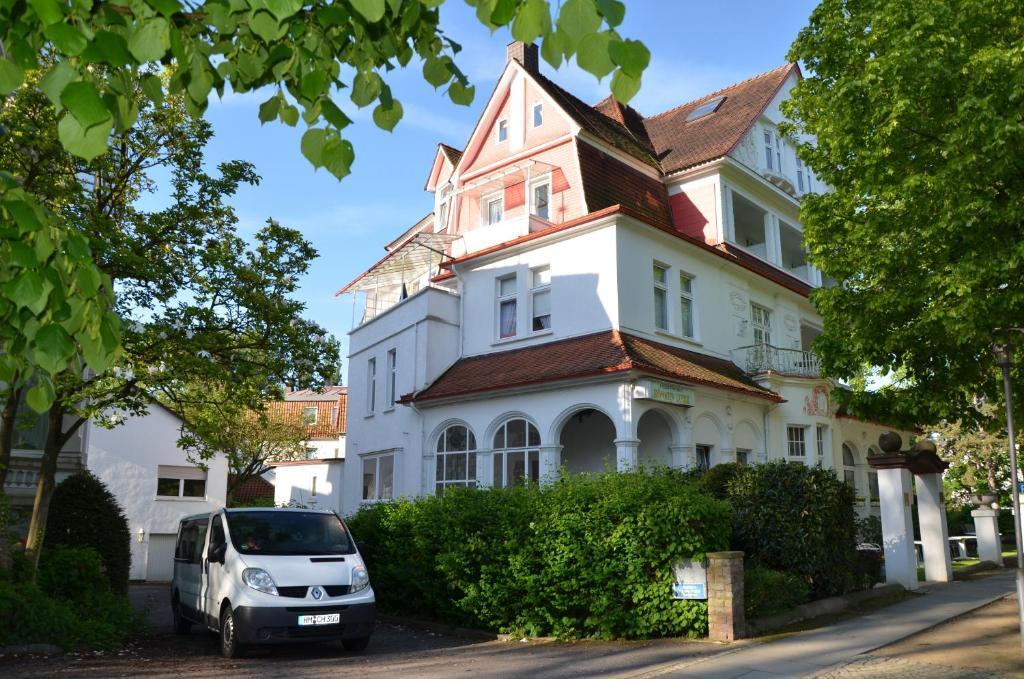 Hotel Villa Konigin Luise Bad Pyrmont Buitenkant foto